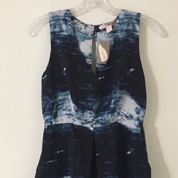 Forever 21 Keyhole Back V Neck with Pocket Dress - Picture 5 of 7